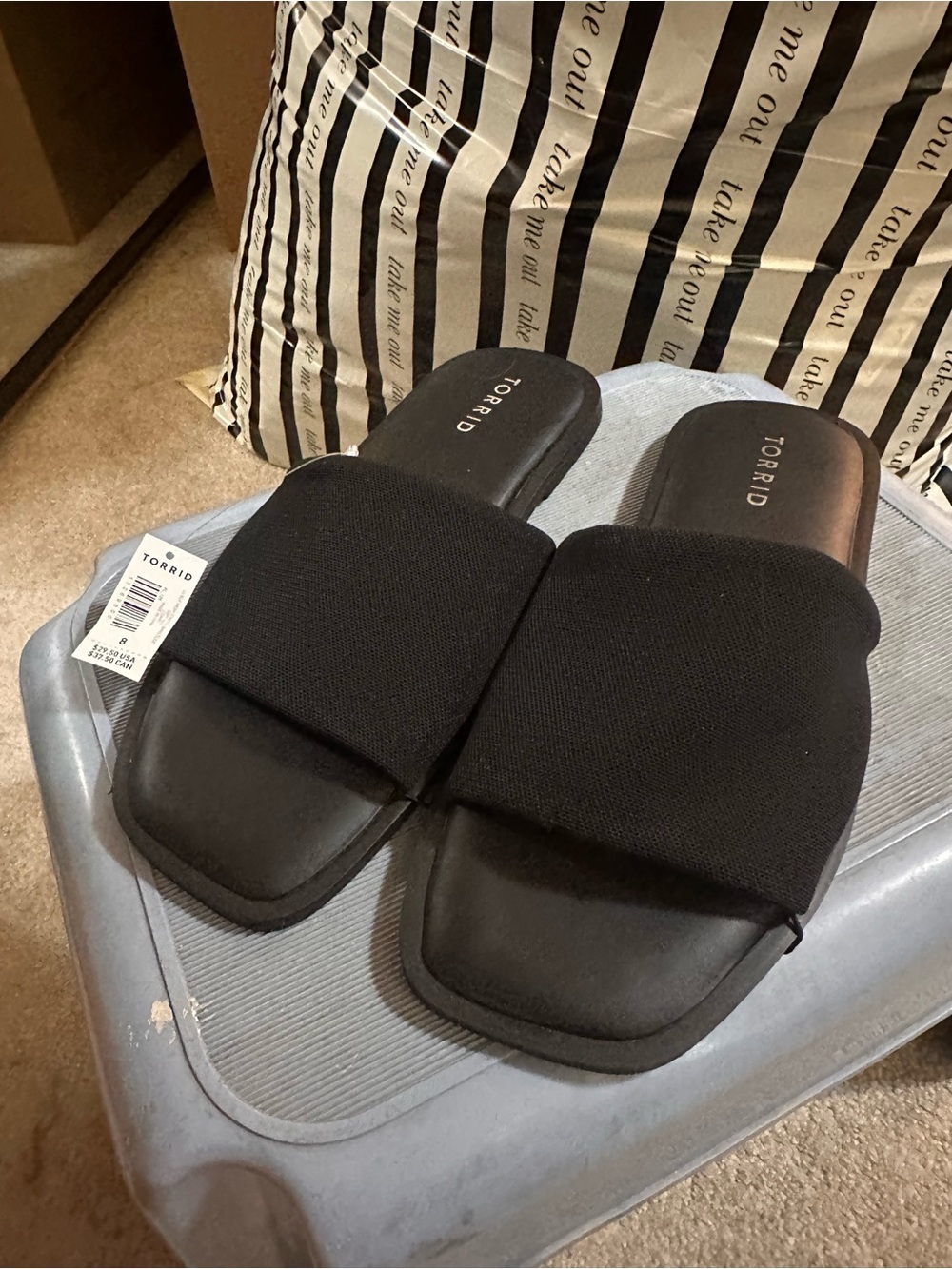 New Torrid Black slides Sz.8